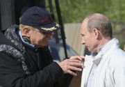 Михалков попросил Путина помочь РФК в оформлении документов на особняк в Москве